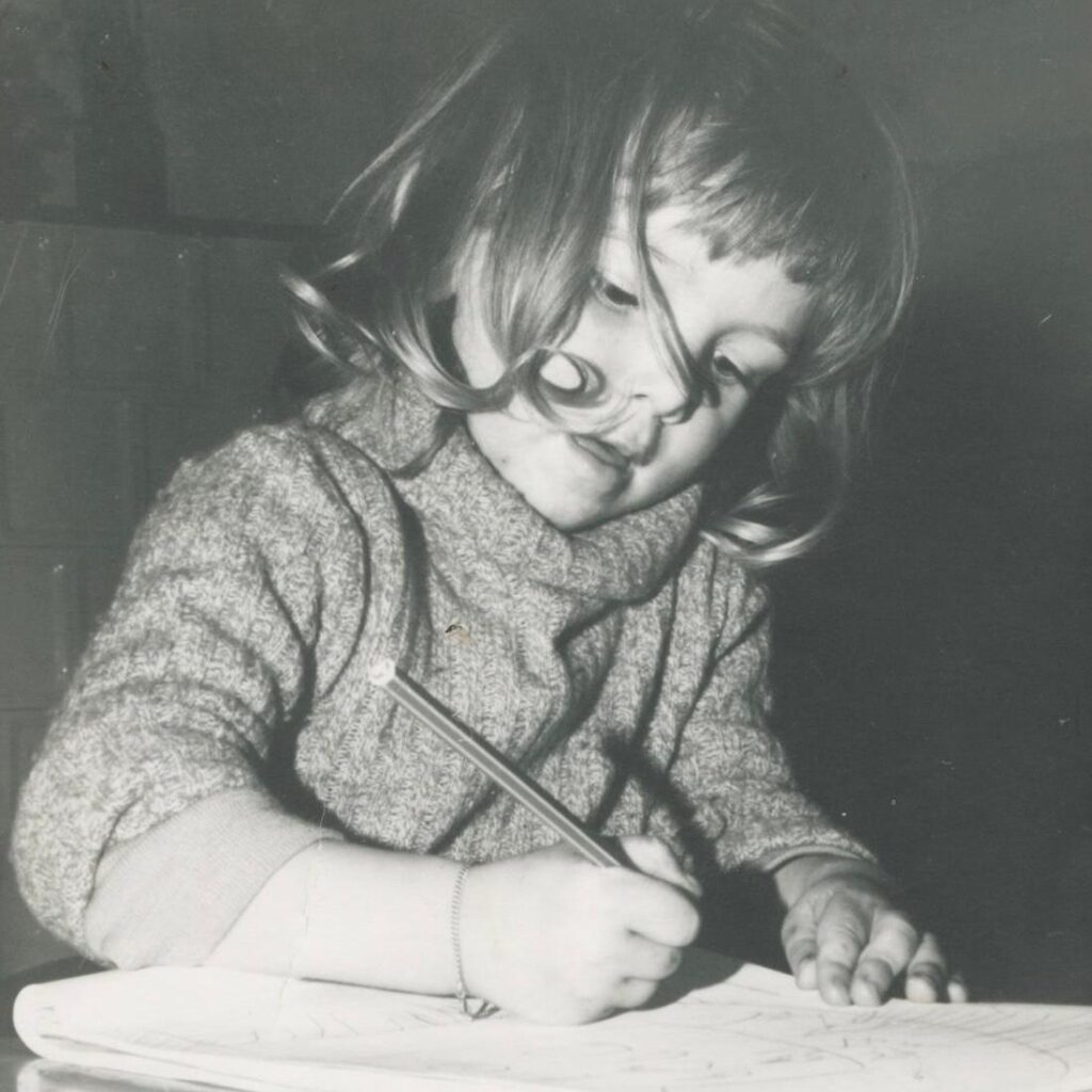 portrait_chloe-hunzinger_enfant_ecriture